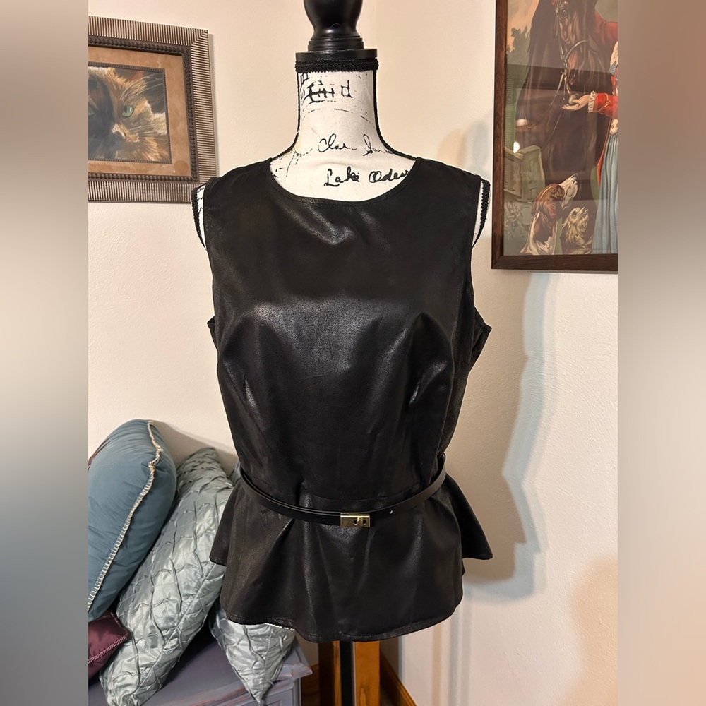 NWT Worthington Edgy Faux Leather Shell with belt & zipper back. Large.